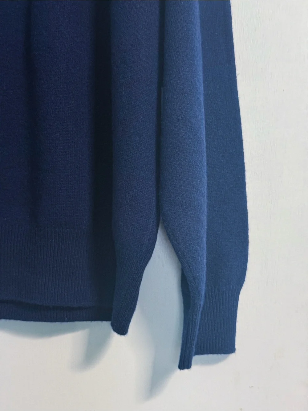 Daniel Cremieux Men’s XL 100% Cashmere V-Neck Sweater Navy Blue